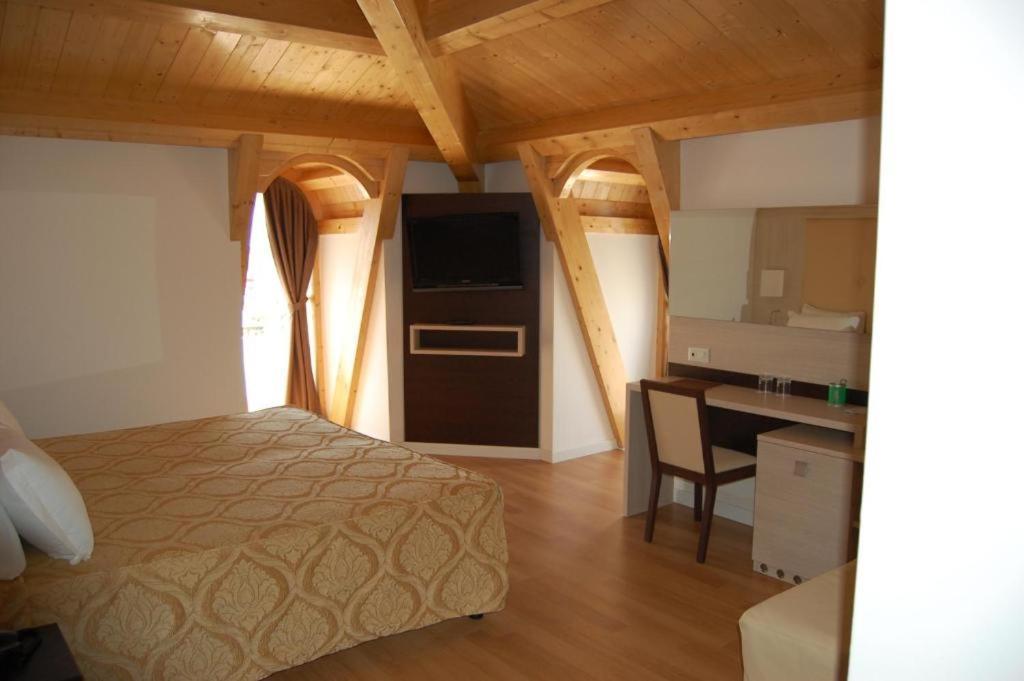 Deluxe Double Room Side Sea View