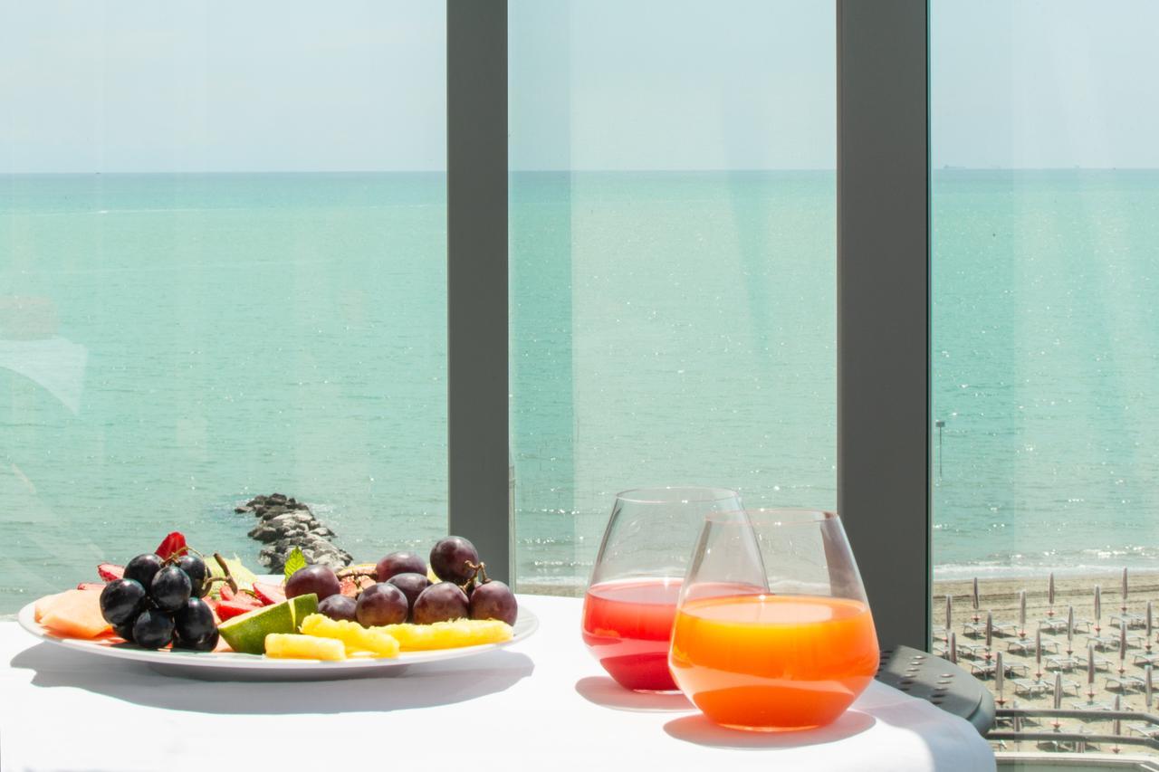 Deluxe Suite Partial Sea View