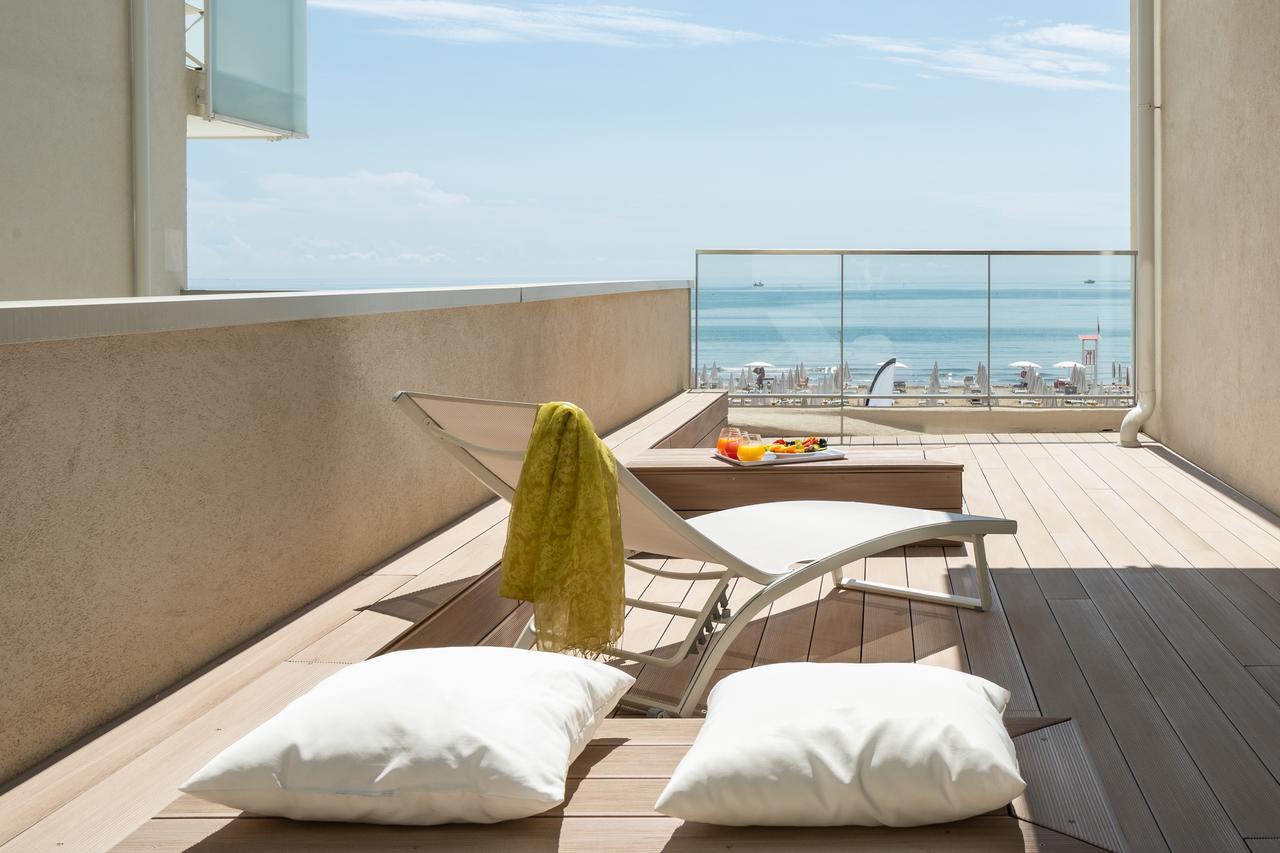 Superior Double or Twin Room Partial Sea View