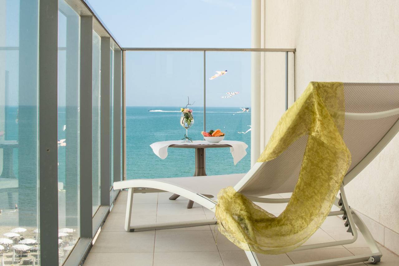Superior Double or Twin Room Partial Sea View