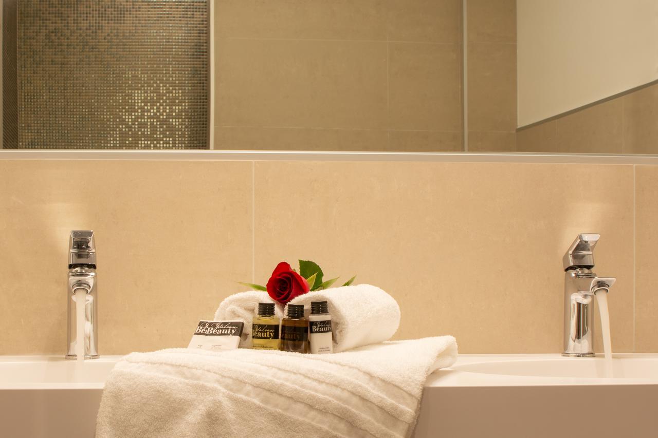 Deluxe Suite Spa Bath